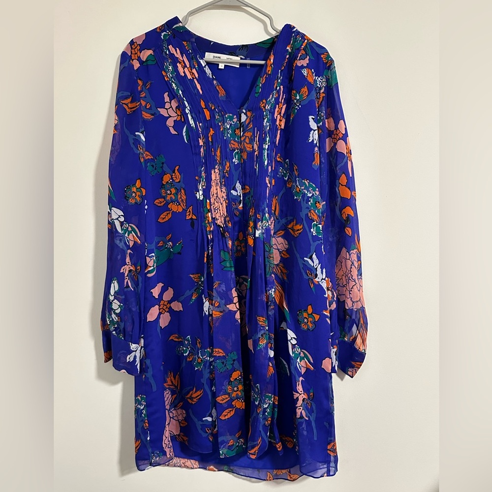 Diane Von Furstenberg 100% silk blue floral button down blouse mini dress